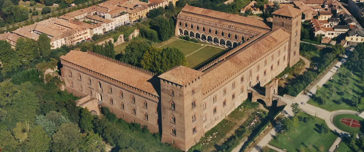 Vista aerea del Castello Visconteo di Pavia, sede dei Musei Civici